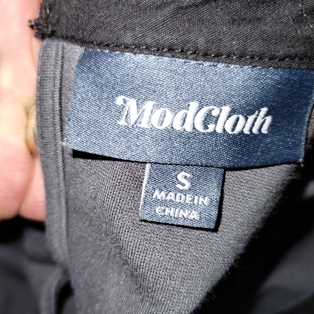 Modcloth gray aline Sleeveless dress with black scalloped collar,  size s - Picture 7 of 9